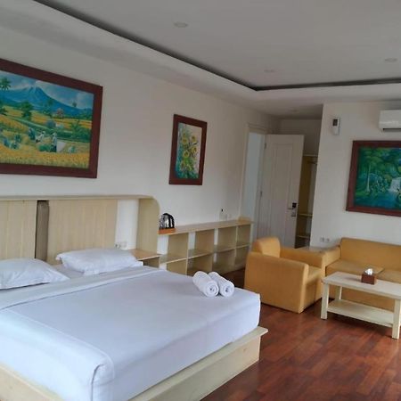 Jimmers Mountain Resort Puncak Exterior photo