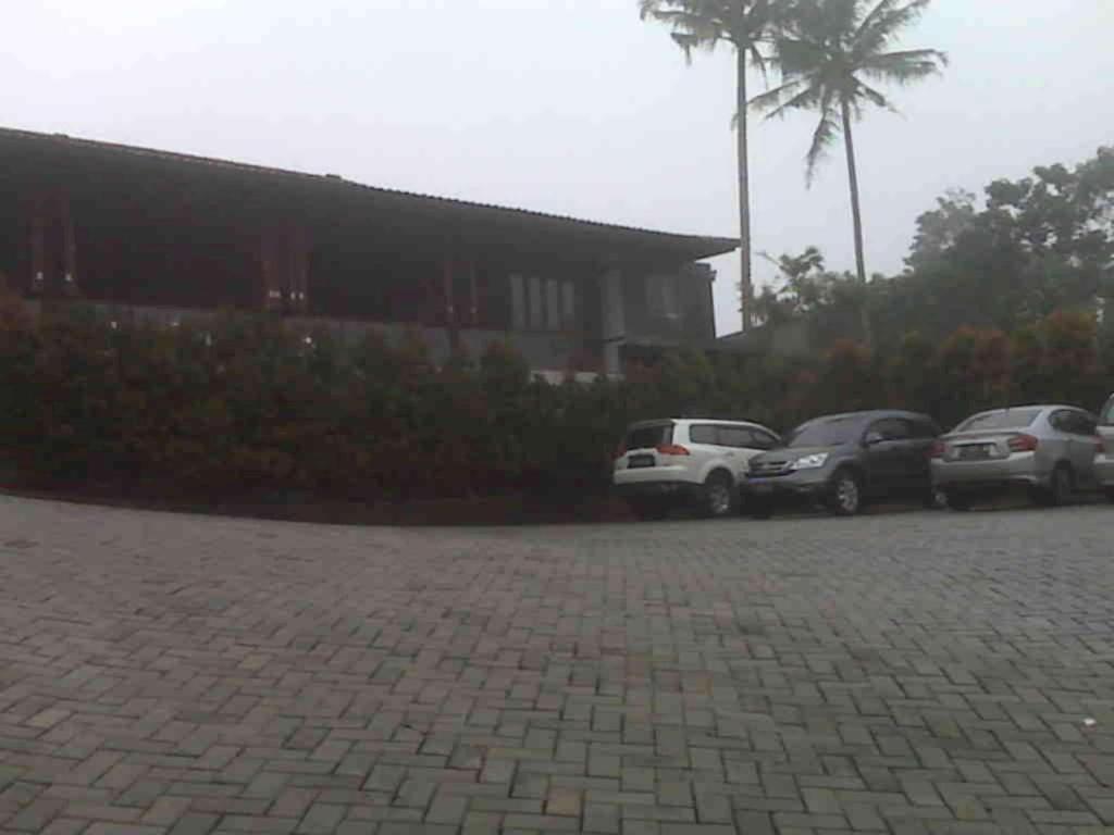 Jimmers Mountain Resort Puncak Exterior photo
