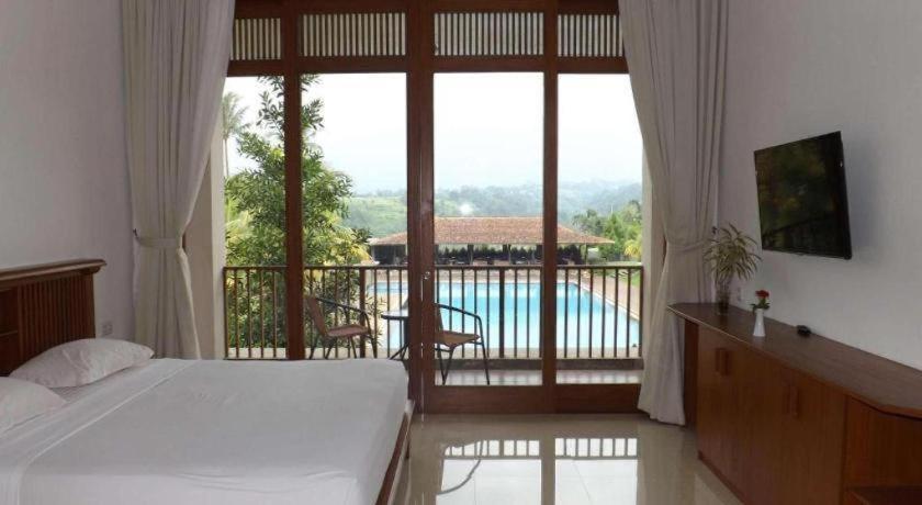 Jimmers Mountain Resort Puncak Exterior photo